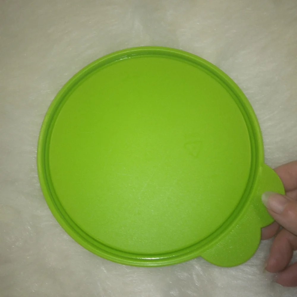 TUPPERWARE Red divided munch dish with green lid